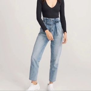 NWOT Abercrombie & Fitch A&F Ultra High Rise Paperbag Raw Hem Mom Jeans - 0/25R